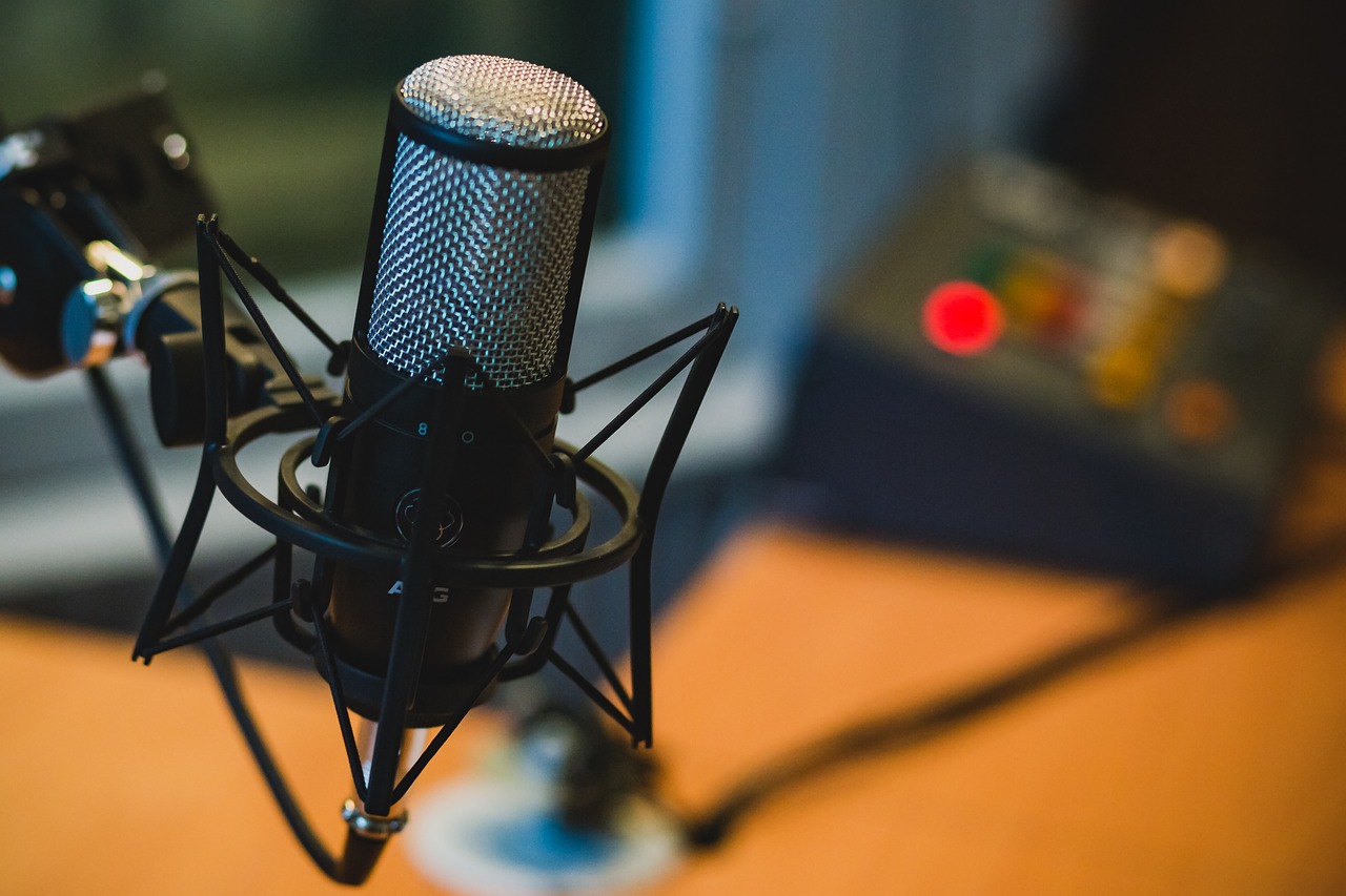 A Proven Business Model: 5 Things to Keep in Kind If You Want to Make Money Podcasting